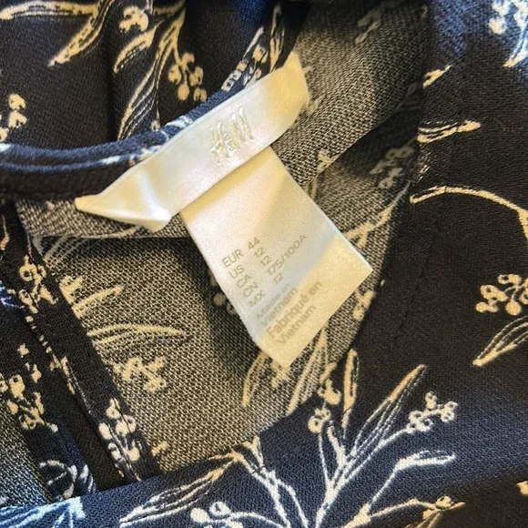H&M navy flower dress - Picture 3 of 3